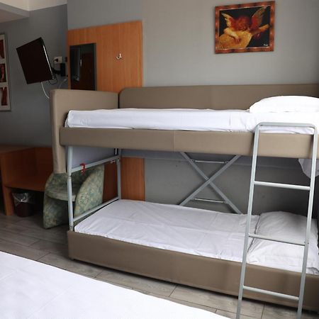 Hotel Garda Афи Екстериор снимка