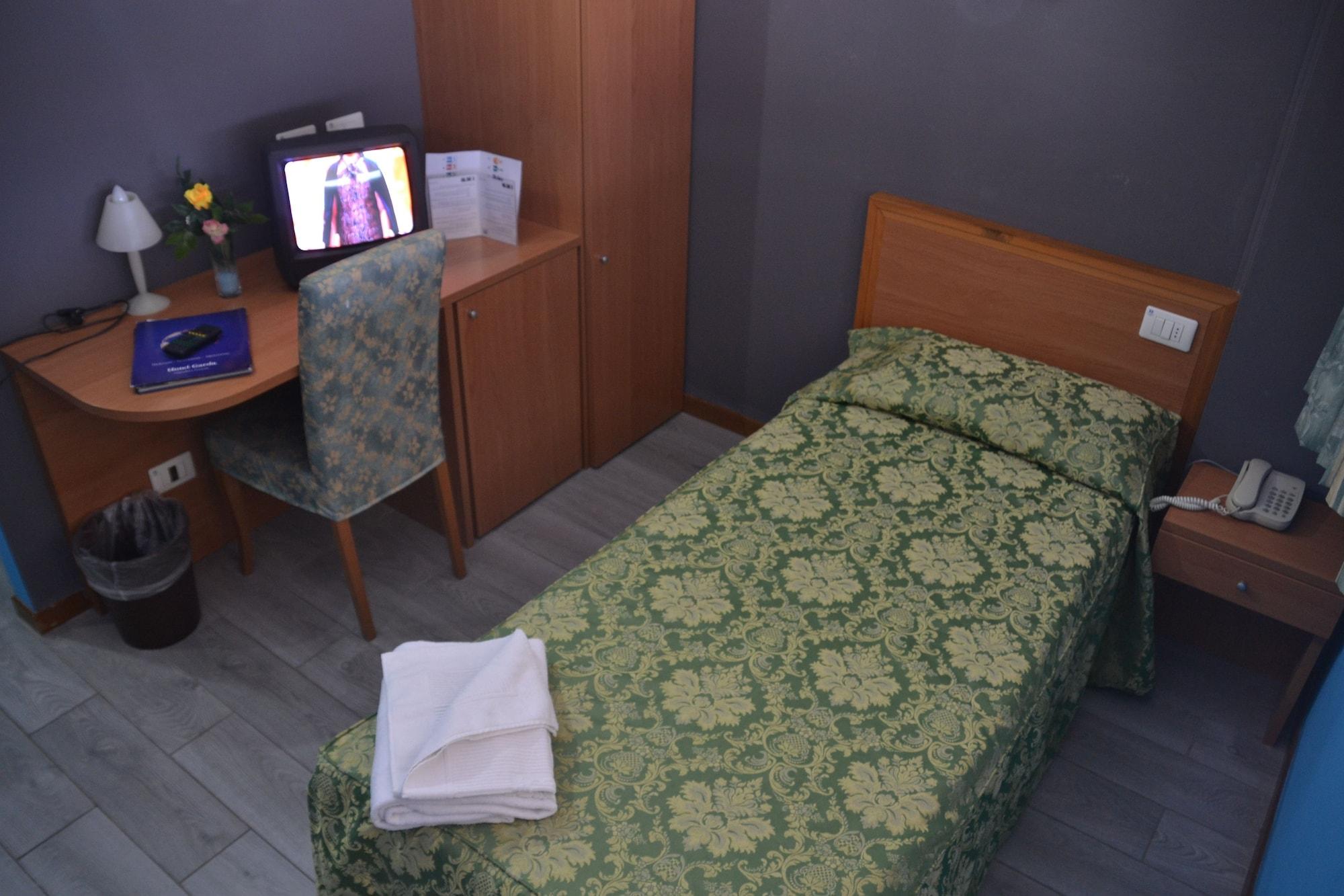 Hotel Garda Афи Екстериор снимка
