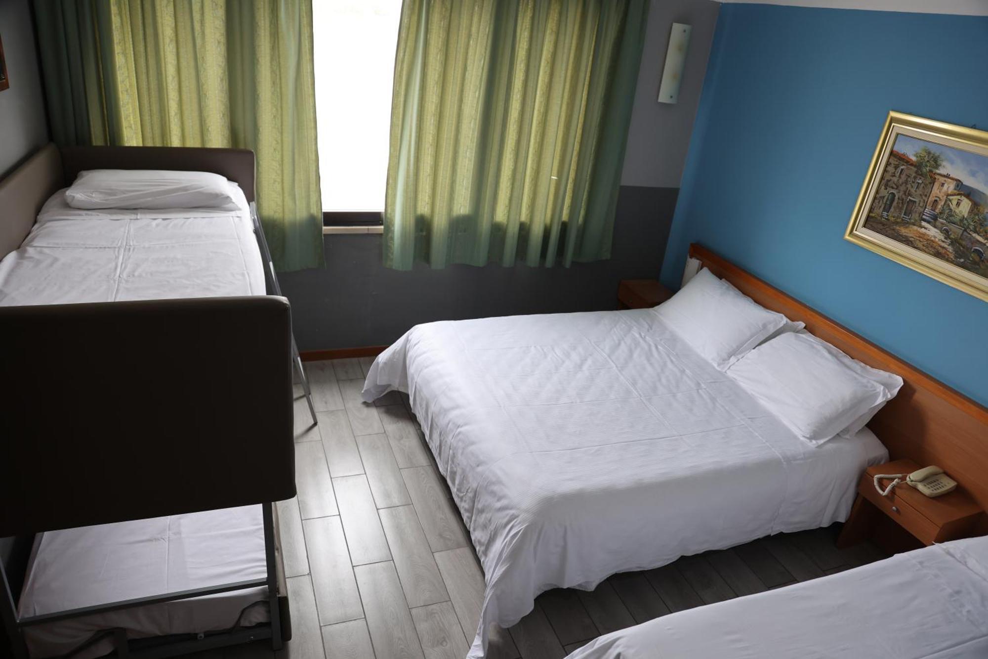 Hotel Garda Афи Екстериор снимка