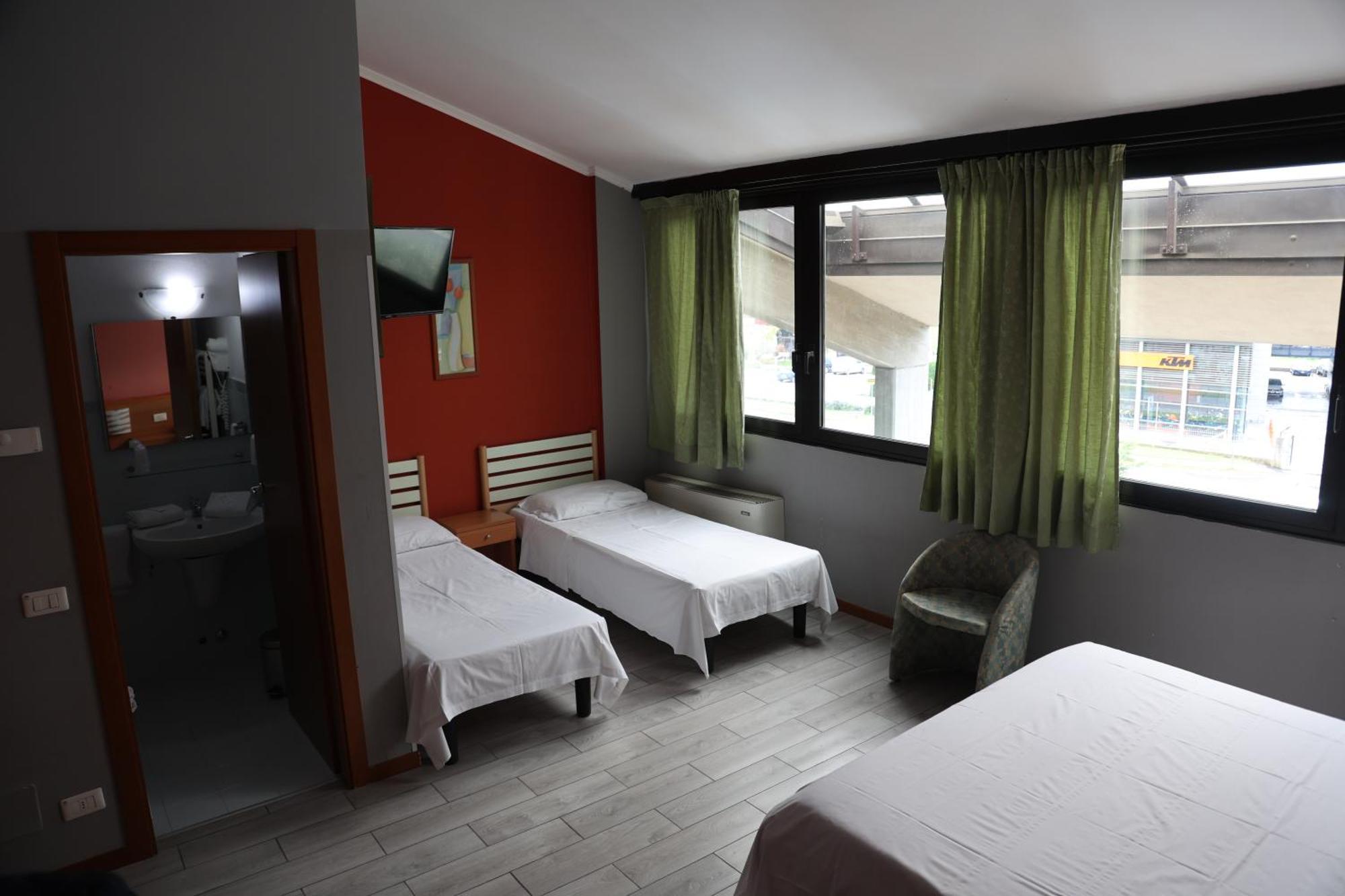 Hotel Garda Афи Екстериор снимка