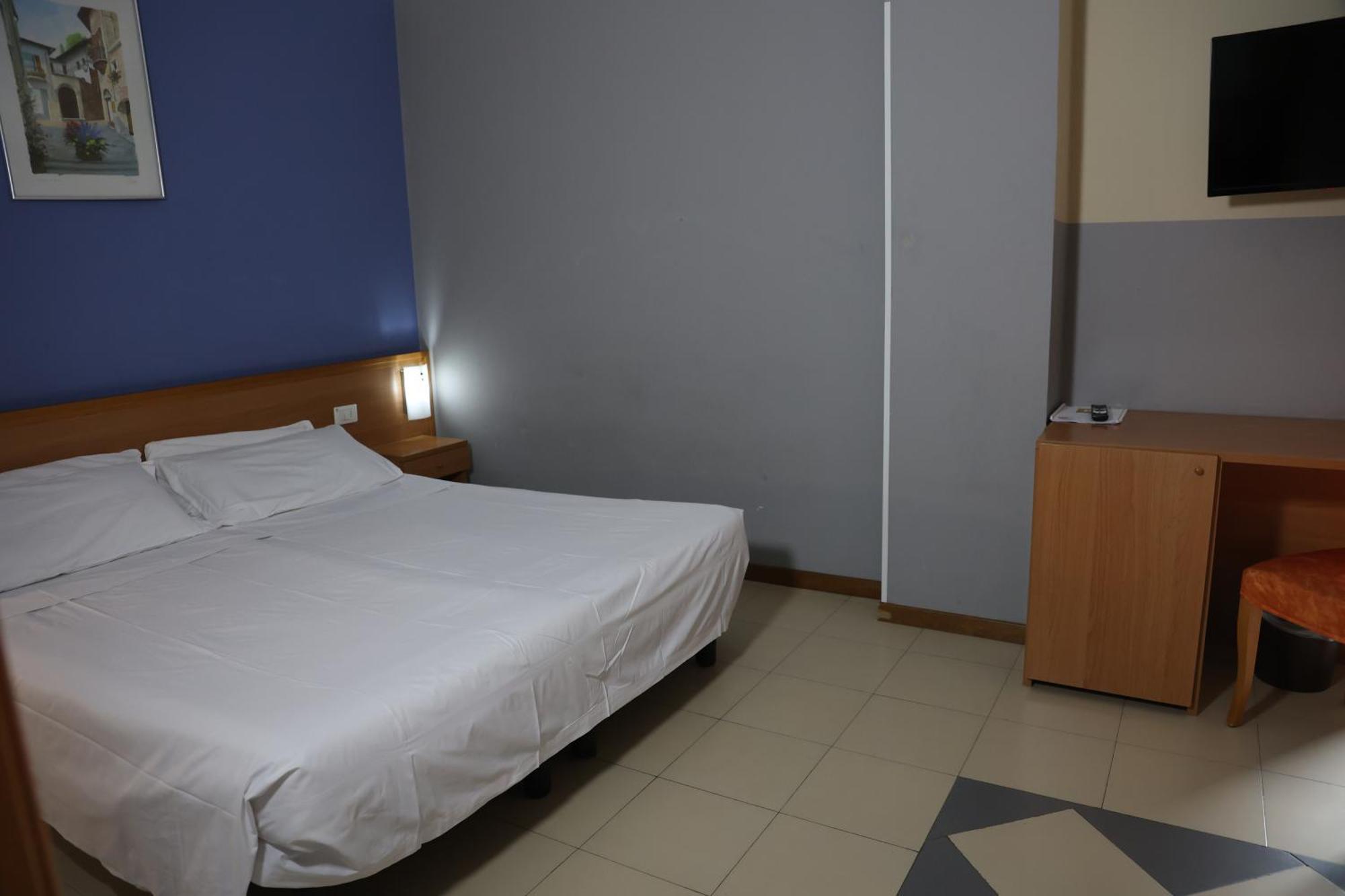 Hotel Garda Афи Екстериор снимка