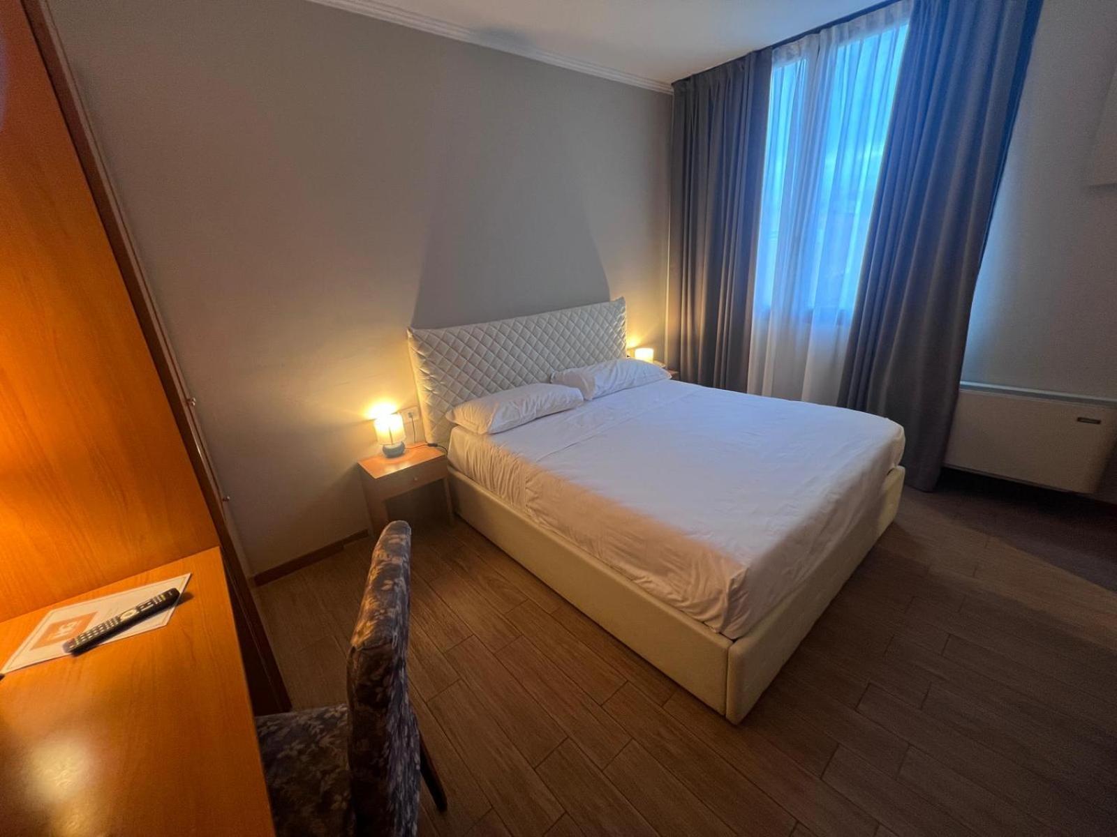 Hotel Garda Афи Екстериор снимка